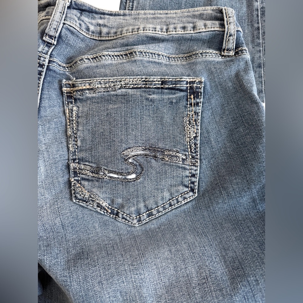 SILVER JEANS CO Elyse Capri Frayed Denim Embroidered Jeans Size 31  34x24 - Picture 6 of 9